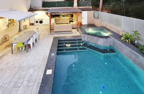 L'Alcora House | Gorgeous home in Alcora with heated swimming pool