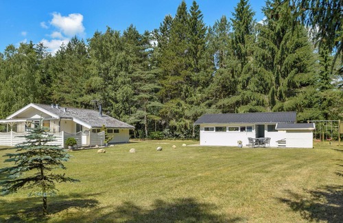 Ans House | Gorgeous home in Ans By with kitchen