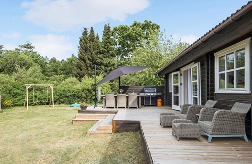 Hoeve Strand House | Gorgeous home in Asnæs with kitchen