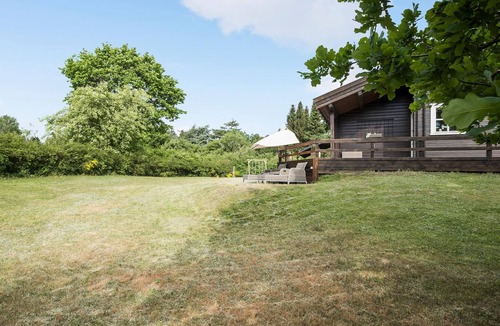 Hoeve Strand House | Gorgeous home in Asnæs with kitchen