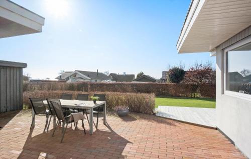 Næs House | Gorgeous Home In Assens With Kitchen