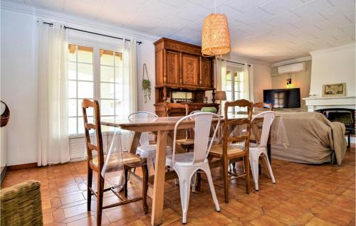 Bellegarde House | Gorgeous Home In Bellegarde