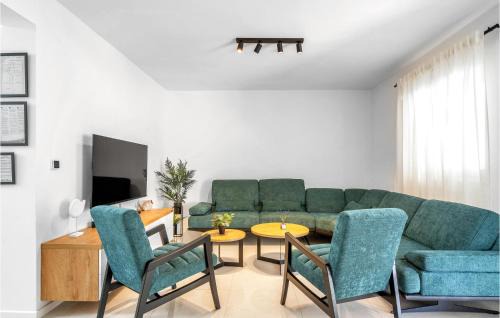 Betina House | Gorgeous Home In Betina With Kitchen