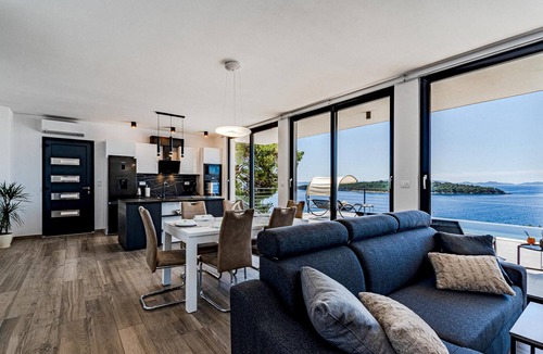 Prizba House | Gorgeous home in Blato