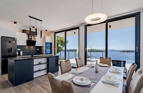 Prizba House | Gorgeous home in Blato