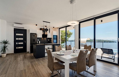 Prizba House | Gorgeous home in Blato