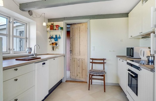 Bogense House | Gorgeous home in Bogense with kitchen