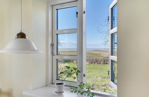 Bogense House | Gorgeous home in Bogense with kitchen