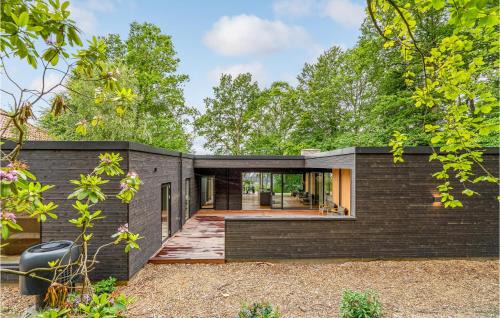 Bryrup House | Gorgeous Home In Bryrup With Kitchen