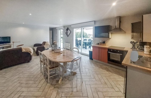 Carly House | Gorgeous home in Carly with WiFi