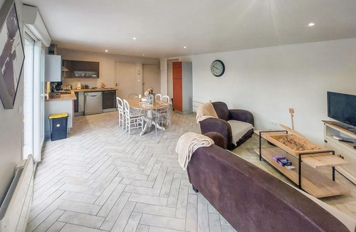 Carly House | Gorgeous home in Carly with WiFi