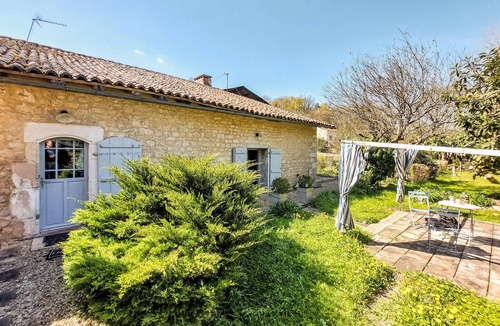 Cellefrouin House | Gorgeous home in Cellefrouin with WiFi