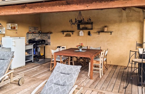 Collias House | Gorgeous home in Collias