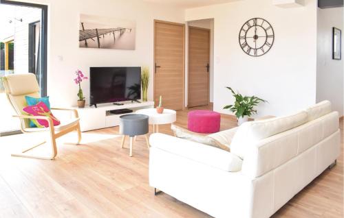 Creances House | Gorgeous Home In Créances With Wifi