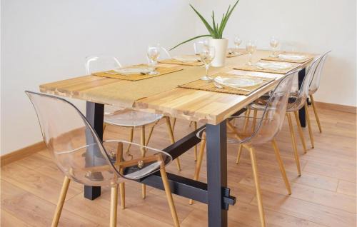 Creances House | Gorgeous Home In Créances With Wifi