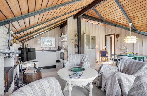 Dannemare House | Gorgeous home in Dannemare with kitchen