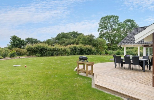 Dannemare House | Gorgeous home in Dannemare with kitchen