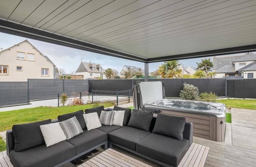 Dinard House | Gorgeous home in Dinard with private swimming pool, can be inside or outside