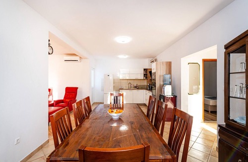 Velim House | Gorgeous home in Donji Kasic