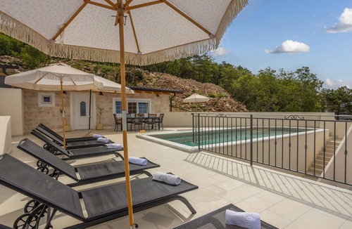 Klanfari House | Gorgeous home in Dramalj with WiFi