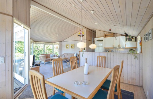 Øer Strand House | Gorgeous home in Ebeltoft with kitchen