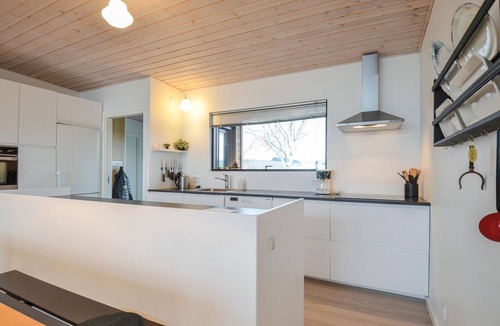 Femmøller House | Gorgeous home in Ebeltoft with kitchen