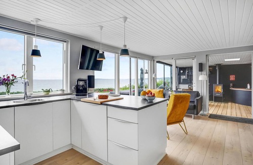 Egsmark Strand House | Gorgeous home in Ebeltoft with kitchen