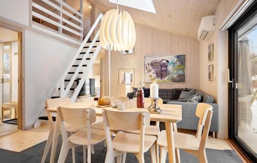 Øer Strand House | Gorgeous Home In Ebeltoft With Kitchen