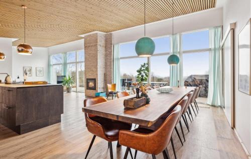 Øer Strand House | Gorgeous Home In Ebeltoft With Kitchen