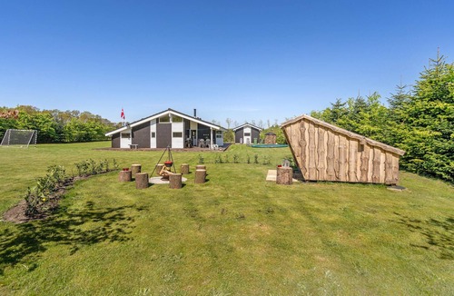 Krejbjerg House | Gorgeous home in Ejstrupholm with WiFi