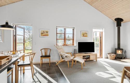 Krejbjerg House | Gorgeous Home In Ejstrupholm With Wifi