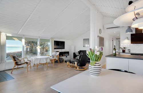 Sjaelborg House | Gorgeous home in Esbjerg V
