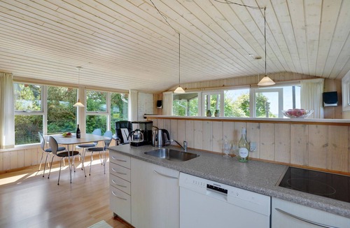 Hvalpsund House | Gorgeous home in Farsø with kitchen