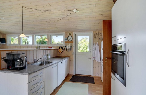 Hvalpsund House | Gorgeous home in Farsø with kitchen