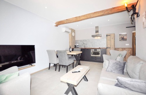 Montauriol House | Gorgeous home in Fourques with WiFi