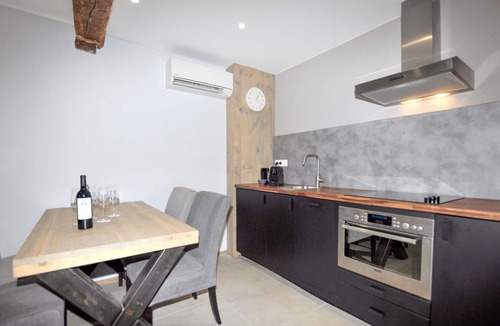 Montauriol House | Gorgeous home in Fourques with WiFi