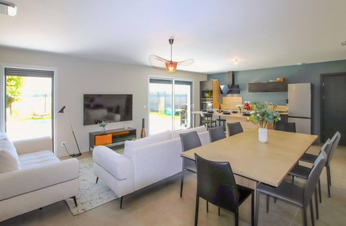 Sauzet House | Gorgeous home in Cléon d'Andran