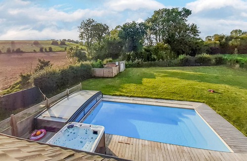 Saint-Denoeux House | Gorgeous home in Saint-Denoeux with sauna