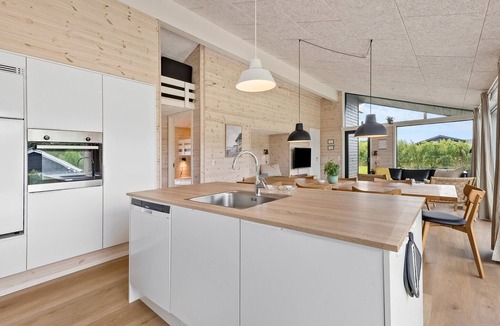 Frørup House | Gorgeous home in Frørup with kitchen