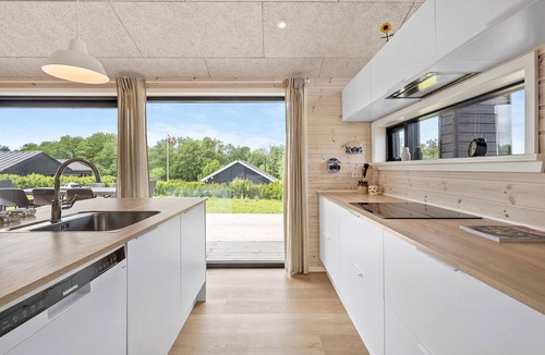 Frørup House | Gorgeous home in Frørup with kitchen