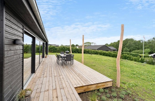 Frørup House | Gorgeous home in Frørup with kitchen