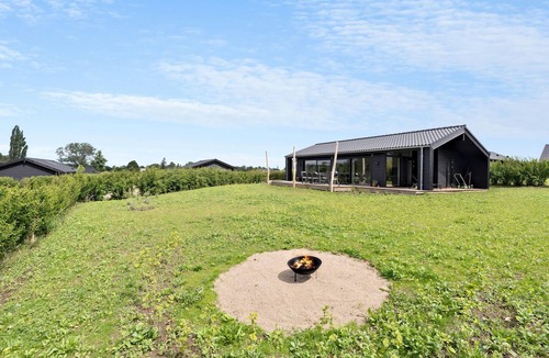 Frørup House | Gorgeous home in Frørup with kitchen