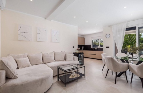 Garica House | Gorgeous home in Garica