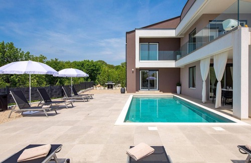 Garica House | Gorgeous home in Garica