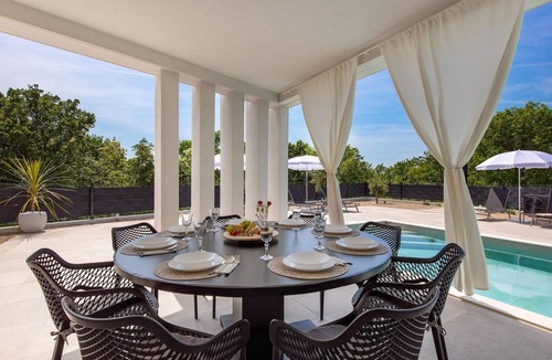Garica House | Gorgeous home in Garica
