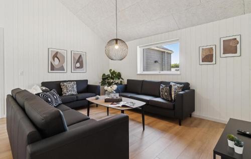 Fjellerup House | Gorgeous Home In Glesborg With Sauna