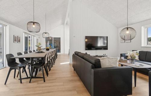 Fjellerup House | Gorgeous Home In Glesborg With Sauna
