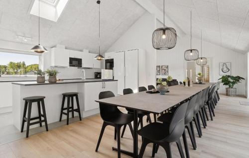 Fjellerup House | Gorgeous Home In Glesborg With Sauna