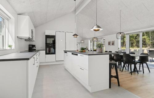 Fjellerup House | Gorgeous Home In Glesborg With Sauna
