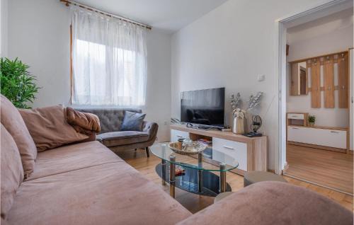 Gracac House | Gorgeous Home In Gracac With Kitchen